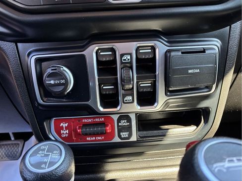 Used 2023 Jeep Gladiator Rubicon w/ LED Lighting Group AWD/4WD image 53
