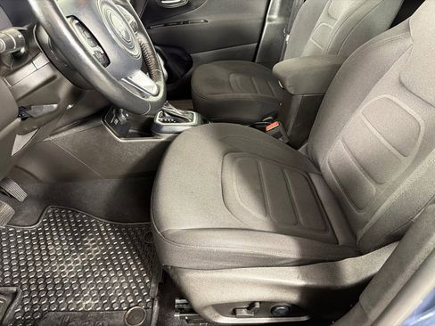 Used 2021 Jeep Renegade Latitude w/ Convenience Group AWD/4WD image 12