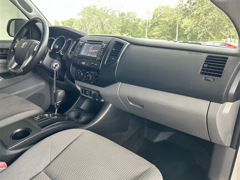 Used 2013 Toyota Tacoma Base image 30