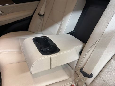 Used 2025 Mercedes-Benz GLE 450e 4MATIC image 19