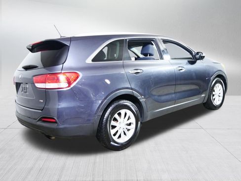 Used 2017 Kia Sorento LX AWD/4WD image 7