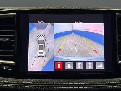 Used 2023 Chrysler Pacifica Limited w/ Uconnect Theater Family Group image 11