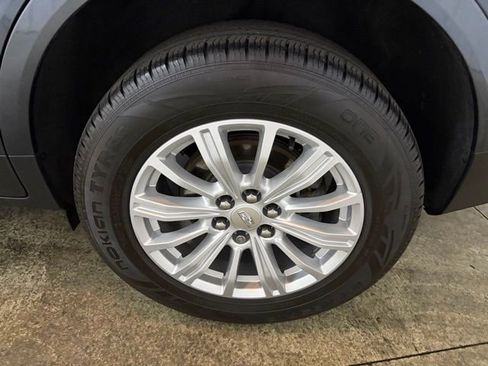 Used 2019 Cadillac XT5 AWD image 9