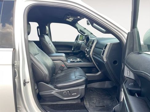 Used 2018 Ford Expedition Max XLT w/ Equipment Group 202A AWD/4WD image 15