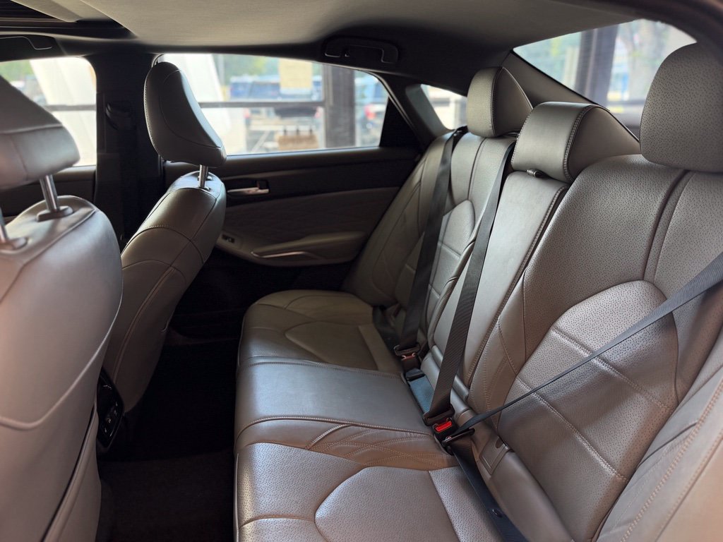 Used 2019 Toyota Avalon Limited FWD image 11