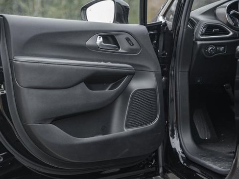 New 2026 Chrysler Pacifica Select image 44