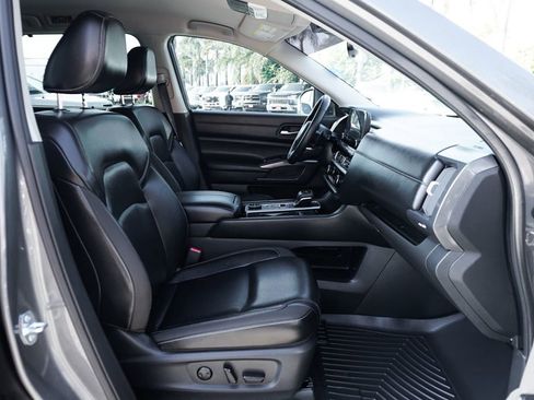 Used 2025 Nissan Pathfinder SL image 40