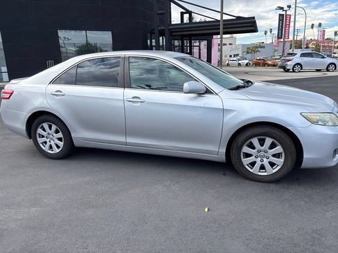 Used 2011 Toyota Camry LE FWD image 3