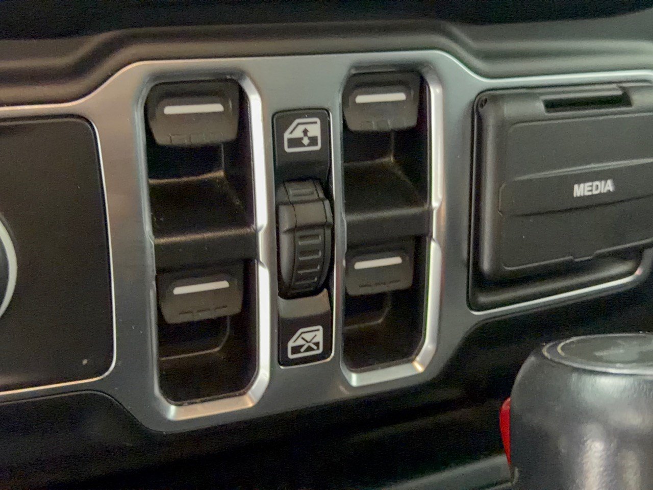 Used 2022 Jeep Wrangler Unlimited Sahara w/ Cold Weather Group AWD/4WD image 15