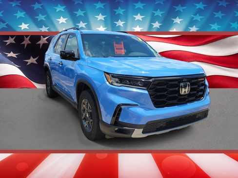 Used 2024 Honda Pilot TrailSport image 1