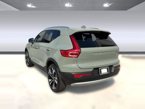 Used 2023 Volvo XC40 B5 Plus w/ Protection Package Premier AWD/4WD image 3