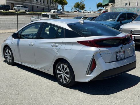 Used 2022 Toyota Prius Prime Limited FWD image 7