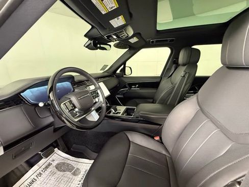Used 2025 Land Rover Range Rover SE image 13