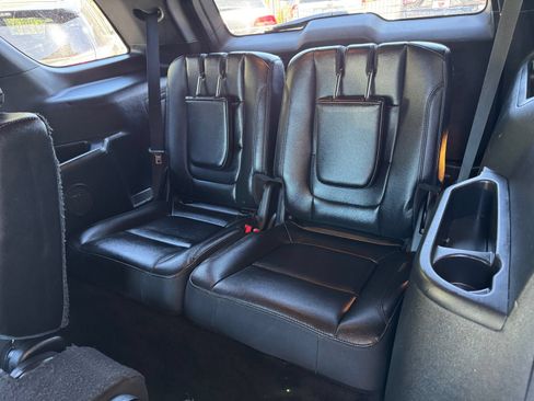 Used 2016 Ford Explorer XLT w/ Equipment Group 202A AWD/4WD image 17