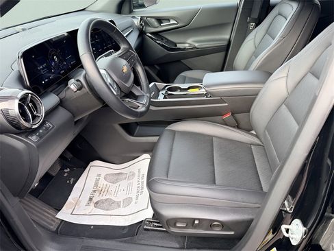 Used 2025 Chevrolet Equinox LT w/ Convenience Package II image 12