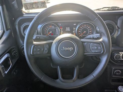 Used 2022 Jeep Gladiator Sport image 12