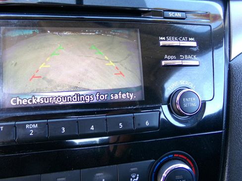 Used 2015 Nissan Rogue S image 17