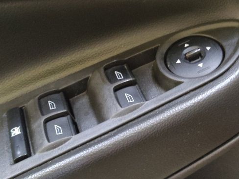 Used 2018 Ford Escape SE image 27