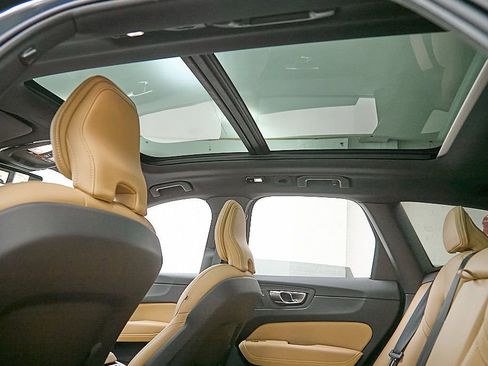 Certified 2025 Volvo XC60 B5 Ultra image 23