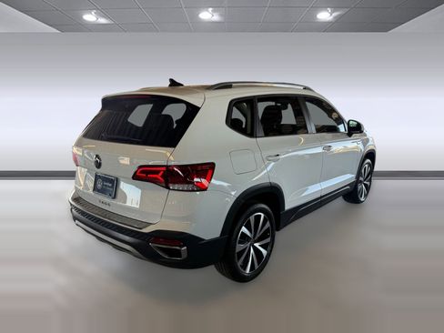 Certified 2023 Volkswagen Taos SE image 8