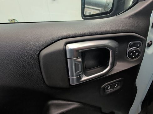 Used 2024 Jeep Wrangler Unlimited AWD/4WD image 11