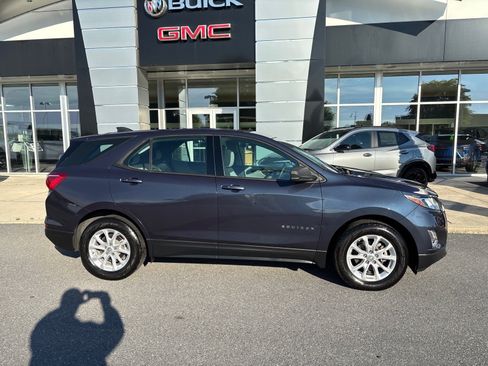 Used 2018 Chevrolet Equinox LS FWD image 3