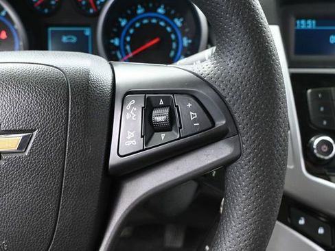 Used 2013 Chevrolet Cruze LS FWD image 25
