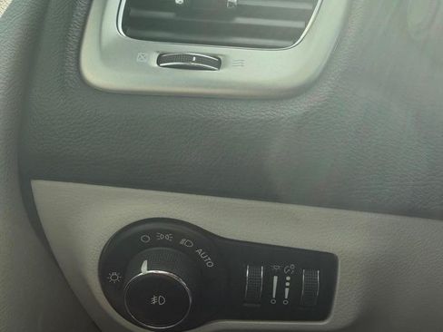 Used 2018 Jeep Compass Latitude w/ Popular Equipment Group AWD/4WD image 19