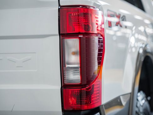 Used 2022 Ford F350 Lariat w/ Chrome Package image 22