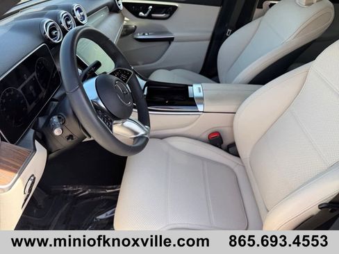 Used 2025 Mercedes-Benz GLC 300 4MATIC image 12