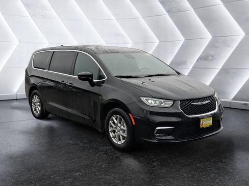 New 2026 Chrysler Pacifica Select image 8