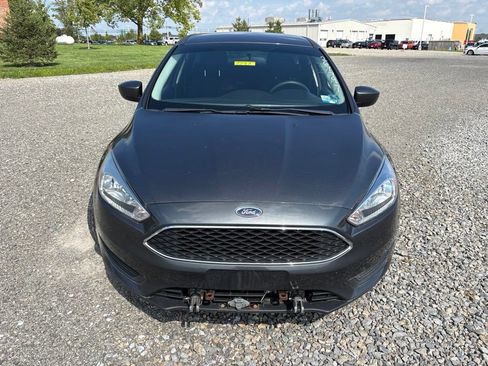 Used 2018 Ford Focus SE FWD image 2