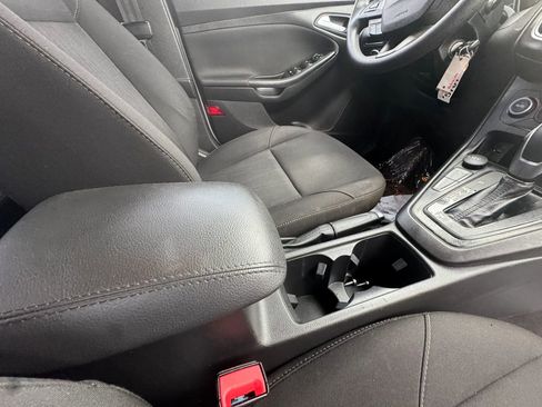 Used 2018 Ford Focus SE FWD image 27