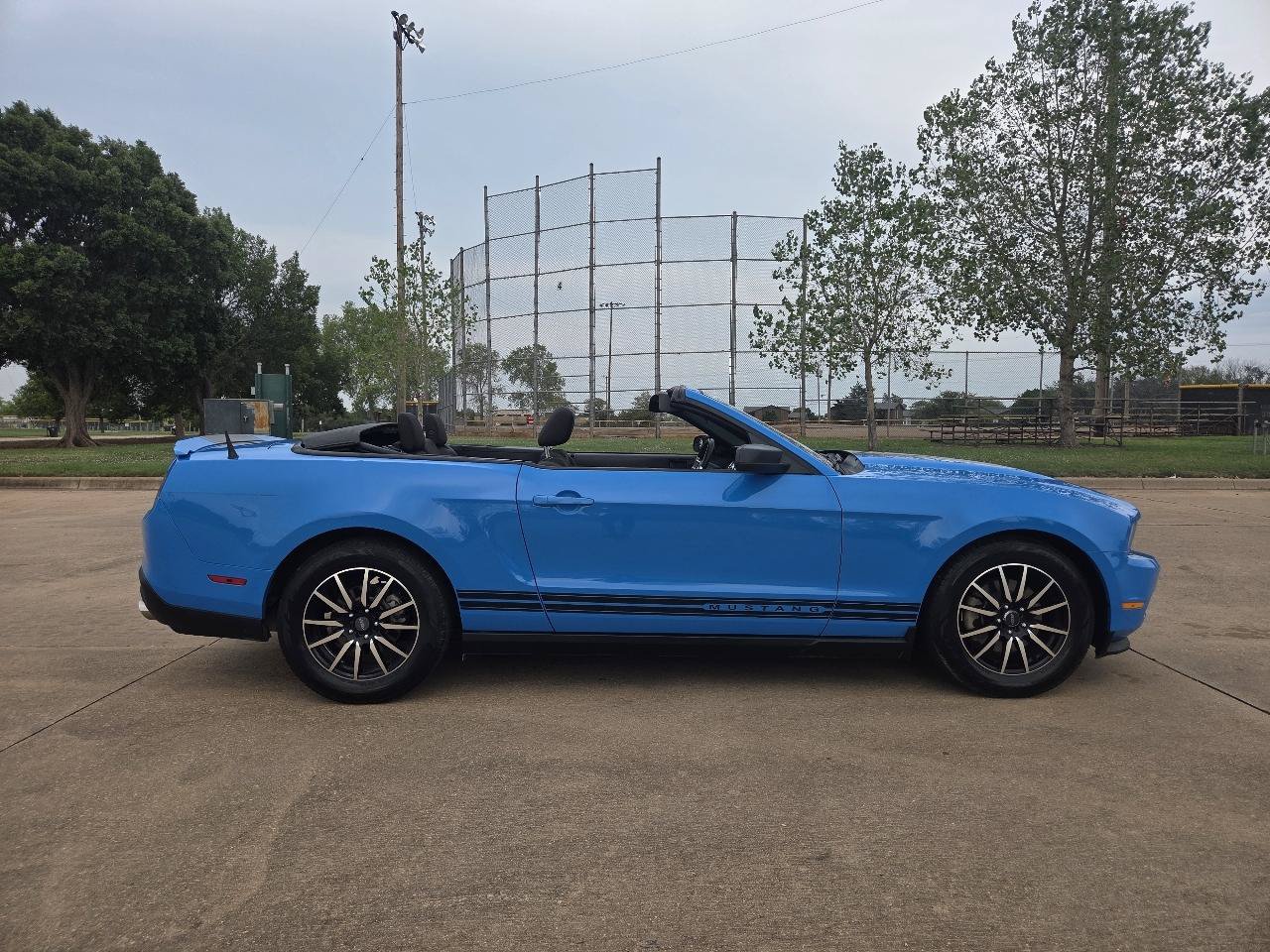 Used 2012 Ford Mustang Convertible RWD image 20