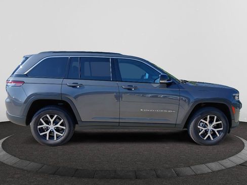 Used 2025 Jeep Grand Cherokee Limited AWD/4WD image 6