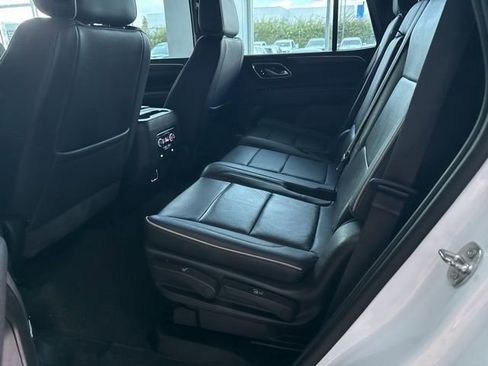 Used 2023 GMC Yukon SLT image 11