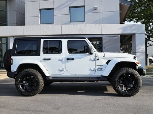 Used 2022 Jeep Wrangler Unlimited Sahara w/ Cold Weather Group AWD/4WD image 4