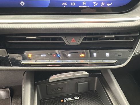 Used 2025 Buick Envision Preferred AWD/4WD image 17