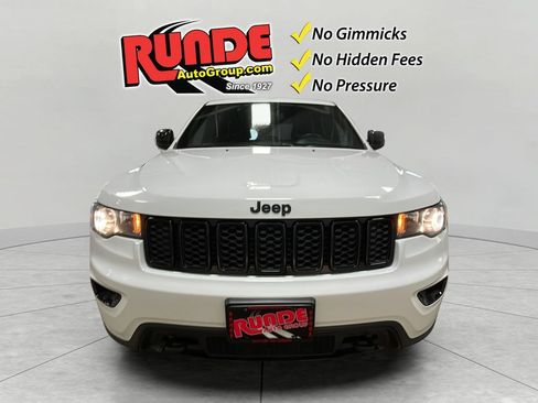 Used 2019 Jeep Grand Cherokee Laredo AWD/4WD image 9