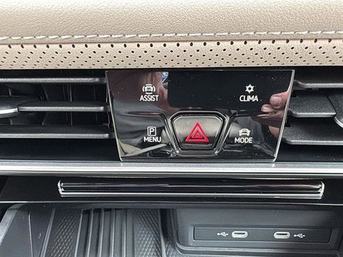 New 2026 Volkswagen Atlas SE image 24