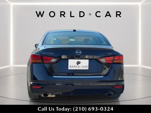 Used 2023 Nissan Altima 2.5 SV w/ SV Premium Package image 4
