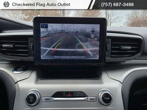 Used 2021 Ford Explorer XLT image 16