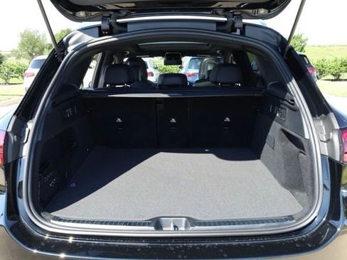 Used 2025 Mercedes-Benz GLC 300 4MATIC image 30
