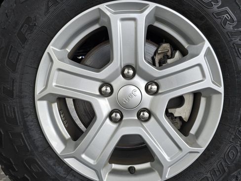 Used 2023 Jeep Wrangler Sport S image 36