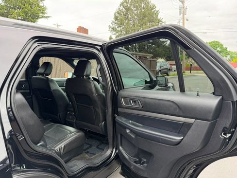 Used 2018 Ford Explorer XLT w/ Equipment Group 202A AWD/4WD image 14