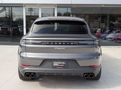 Certified 2025 Porsche Cayenne Coupe image 10