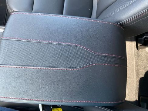 Used 2023 Chevrolet Traverse RS image 22