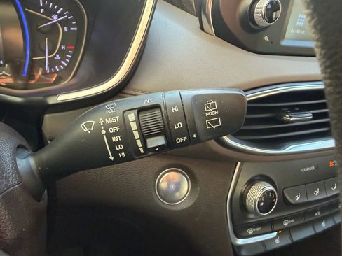 Used 2019 Hyundai Santa Fe SEL image 15