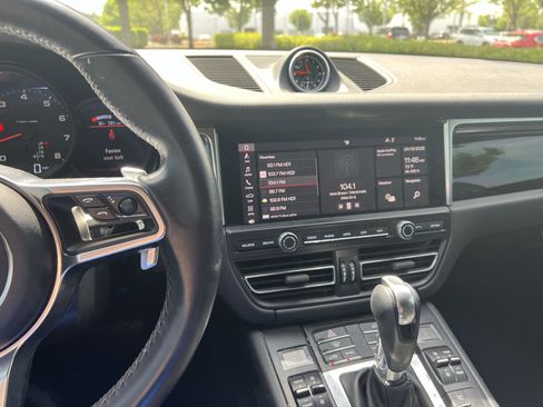 Used 2019 Porsche Macan image 27