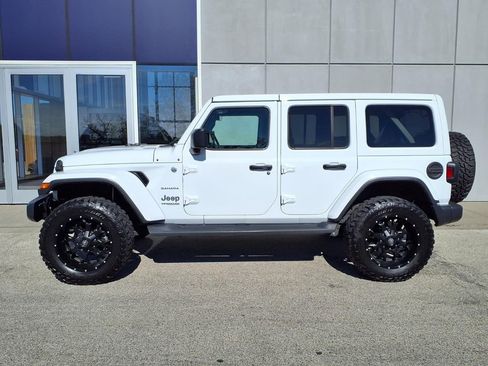 Used 2019 Jeep Wrangler Unlimited Sahara w/ Uconnect 4C Nav & Sound Group AWD/4WD image 3